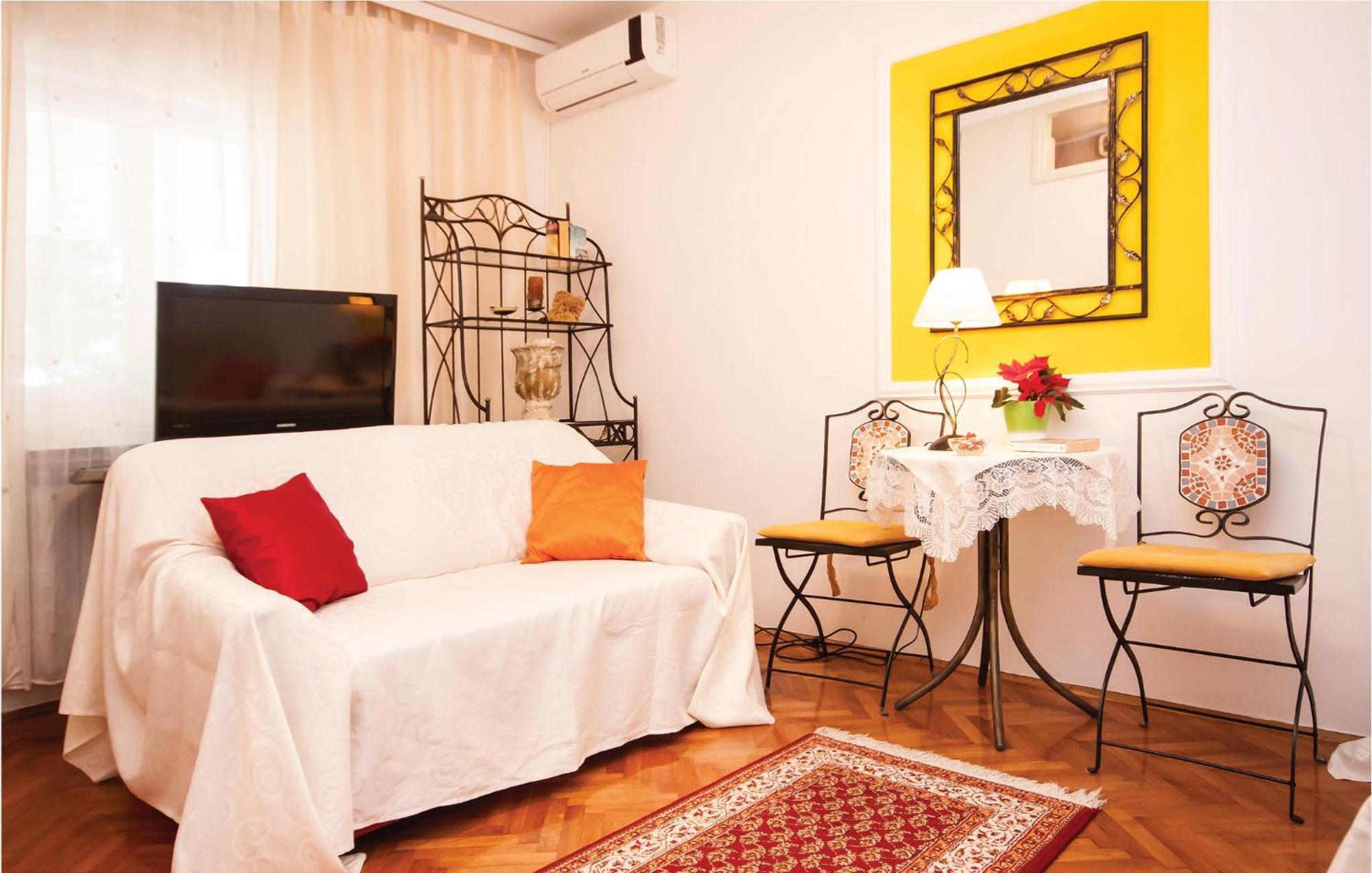 Cozy Apartment In Brodarica With Wifi Luaran gambar