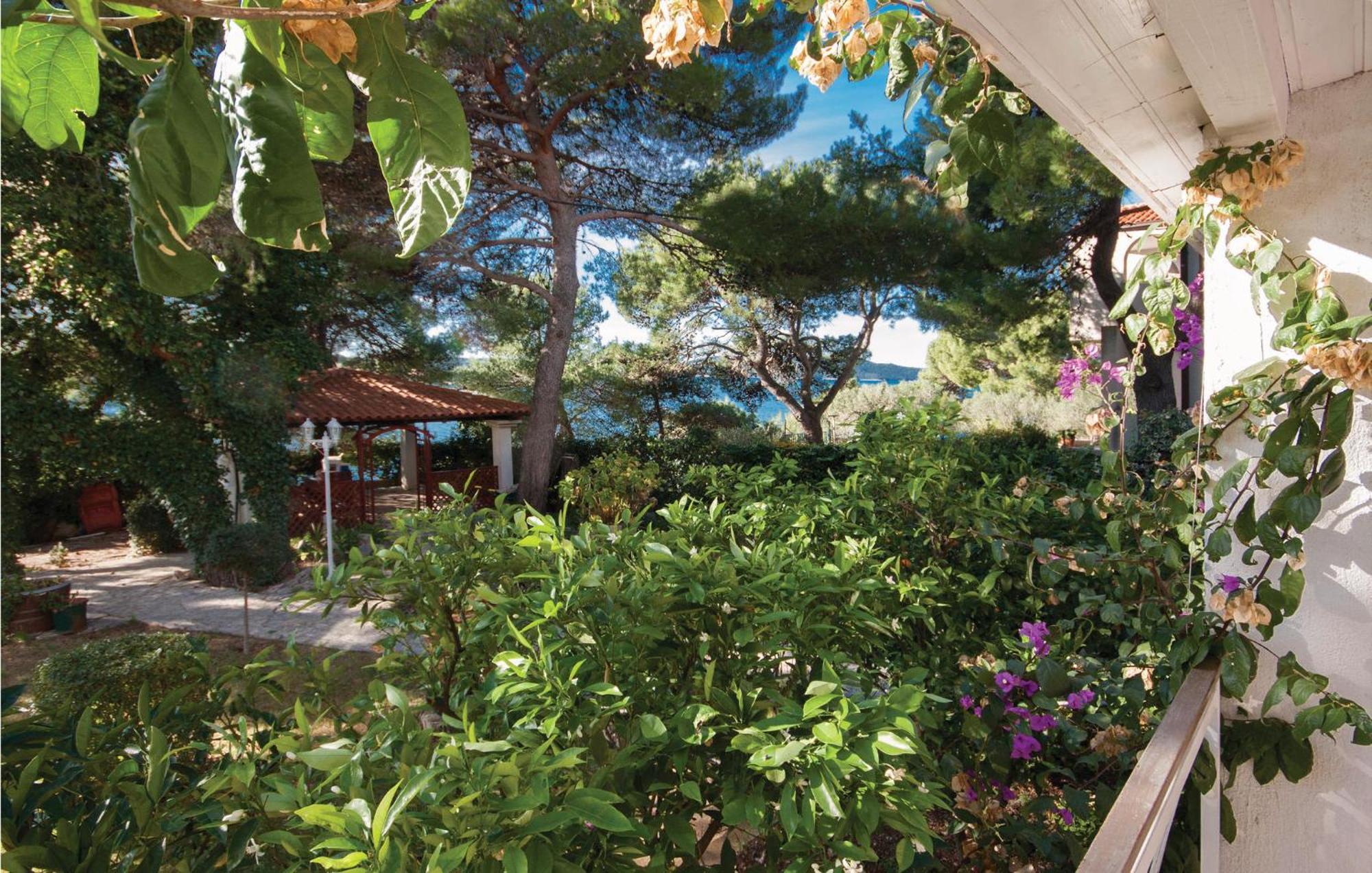 Cozy Apartment In Brodarica With Wifi Luaran gambar